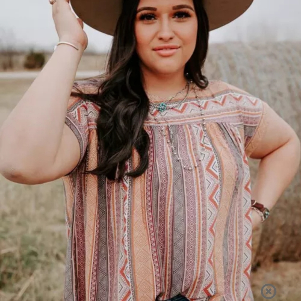 New boutique Tribal Plus size short sleeved top - Picture 1 of 10